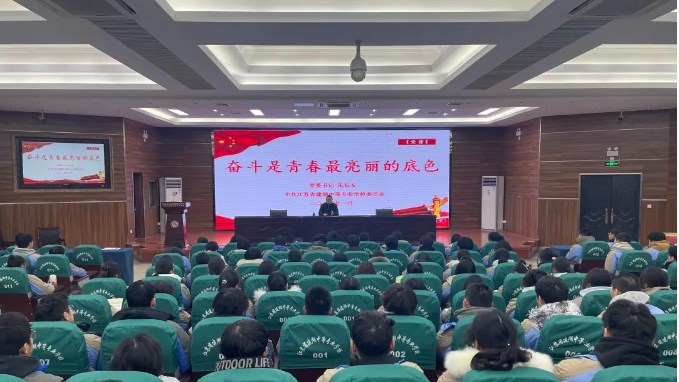 江苏联院建湖中专办学点党委书记为五年制高职学生讲党课
