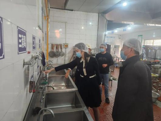 驻市教体局纪检监察组深入南充中专进行“校园餐”专项督导检查工作